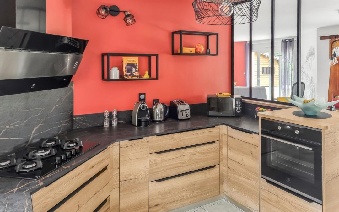 Cuisine ouverte avec verrière à Saint-Martin d&rsquo;Oney