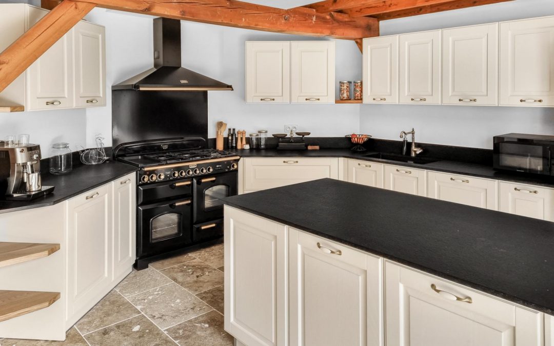 Cuisine traditionnelle avec piano de cuisson à Pontonx